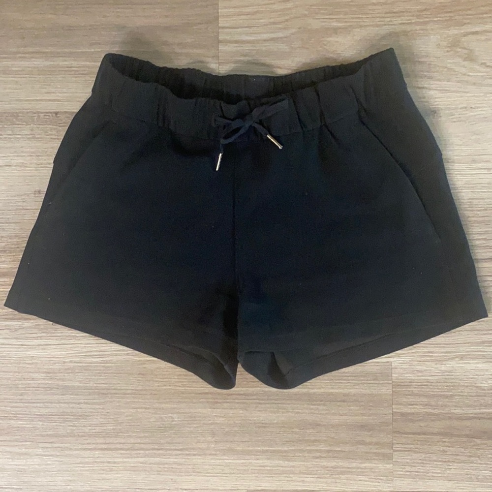 Lululemon Casual Shorts (Size 6)